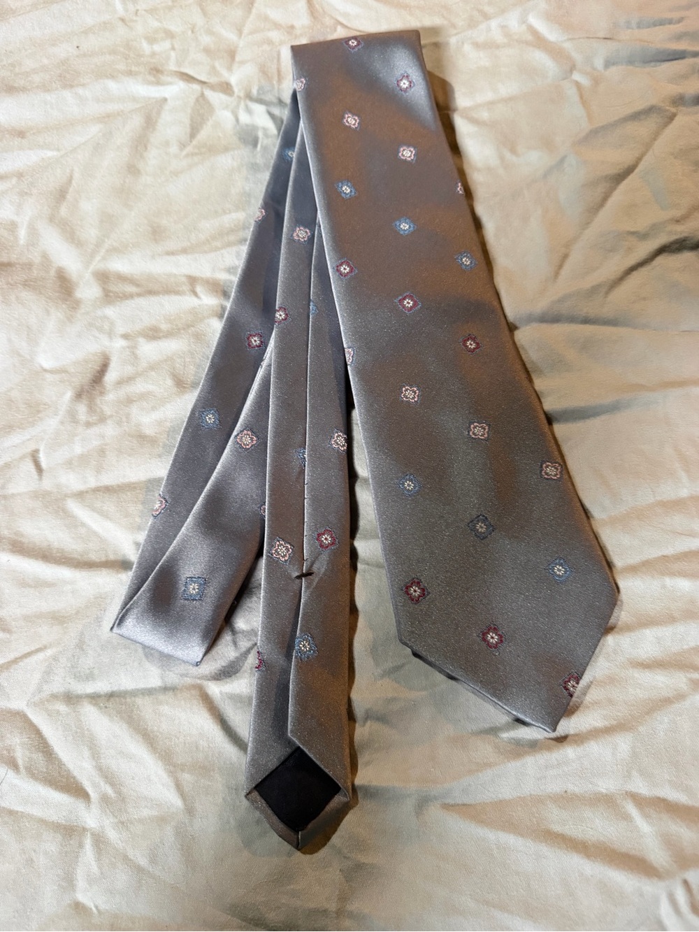 Classic Gray Men's Tie with Subtle Blue and Burgundy Medallions